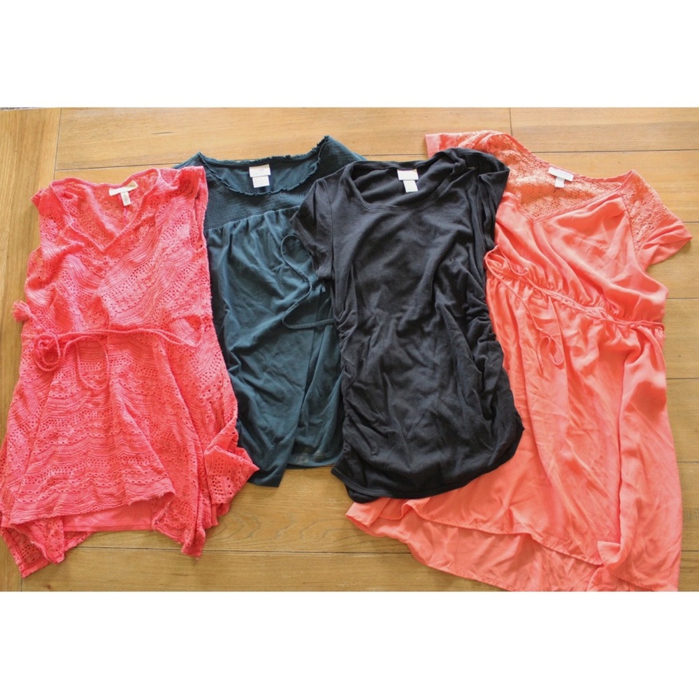 Maternity (4) Piece Bundle Tops Medium and Large Preowned